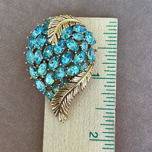 Trifari Vintage Blue Brooch with Gold Toned Fern Leaves - Picture 6 of 14